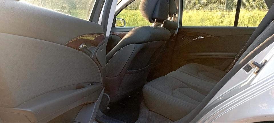 Mercedes Benz E 220 2005 — photo 10