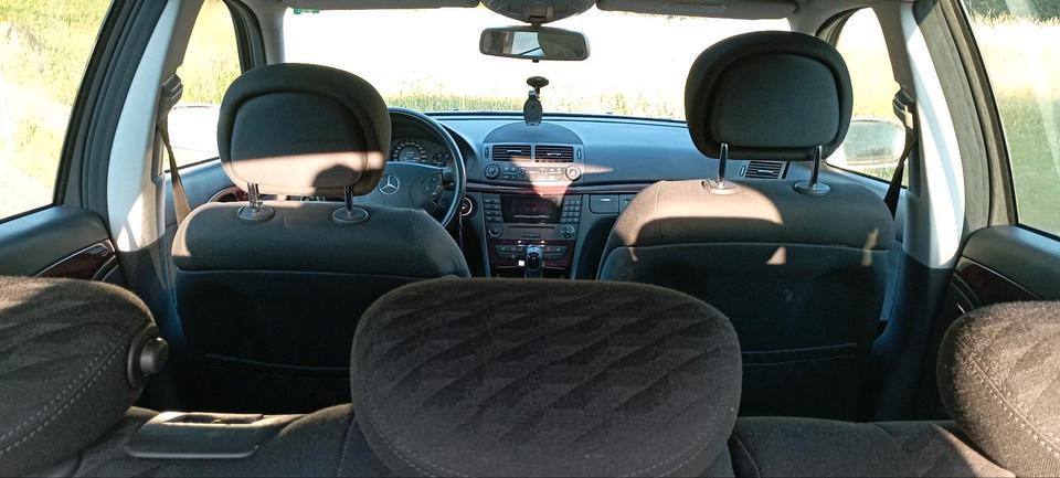 Mercedes Benz E 220 2005 — photo 13