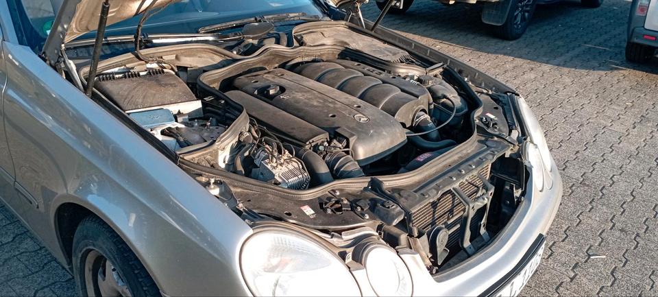 Mercedes Benz E 220 2005 — photo 14