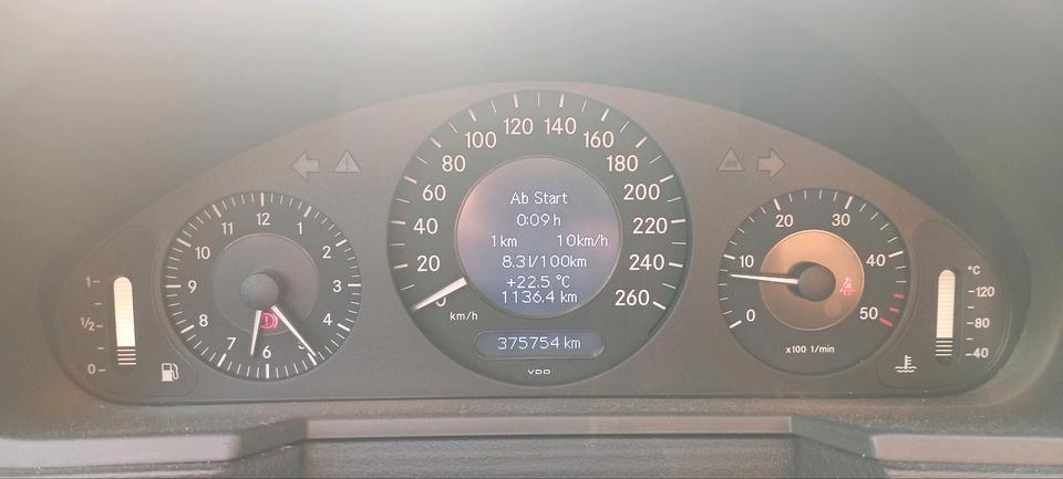Mercedes Benz E 220 2005 — photo 15