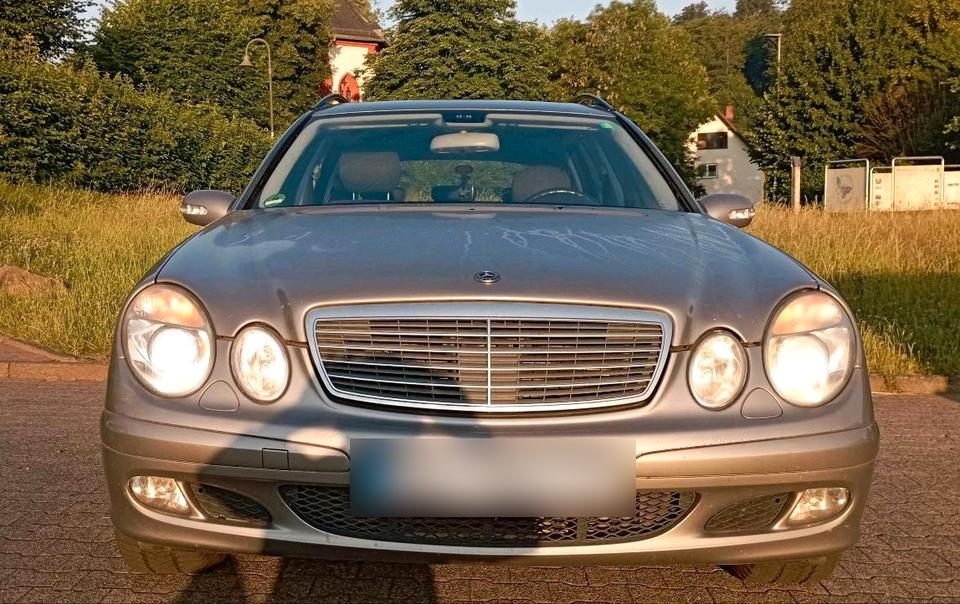 Mercedes Benz E 220 2005 — rear view