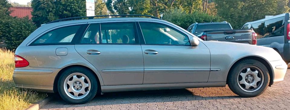 Mercedes Benz E 220 2005 — engine