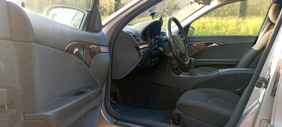 Mercedes Benz E 220 2005 — photo 7