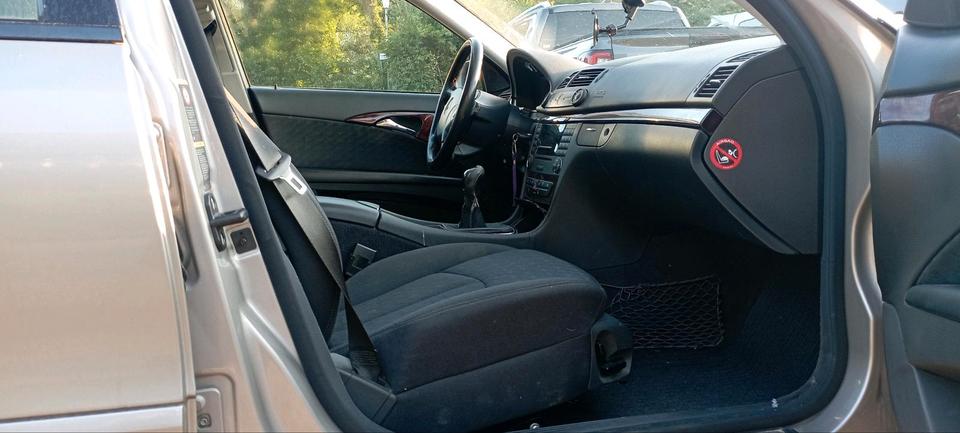 Mercedes Benz E 220 2005 — photo 9