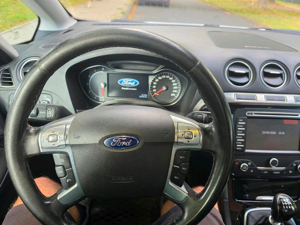 Ford S-Max 2011 — photo 10
