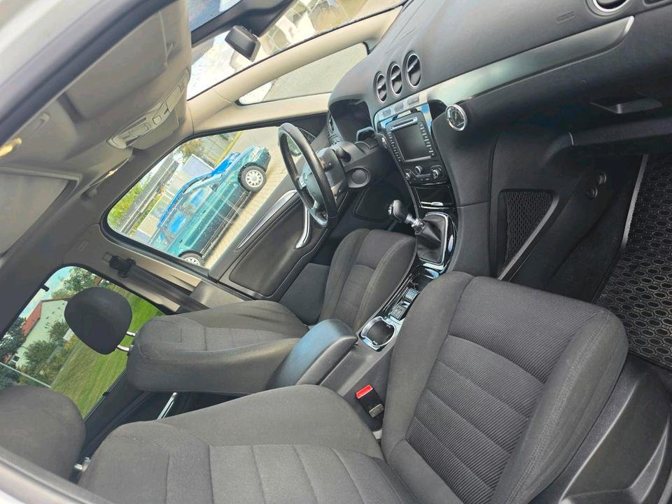 Ford S-Max 2011 — photo 12