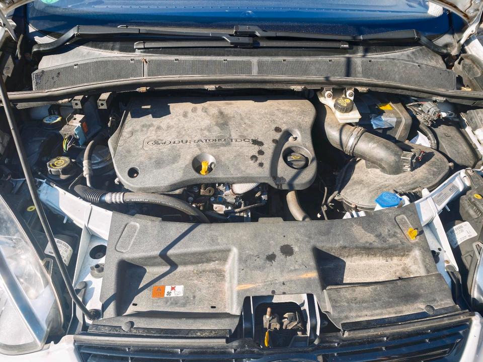 Ford S-Max 2011 — photo 14