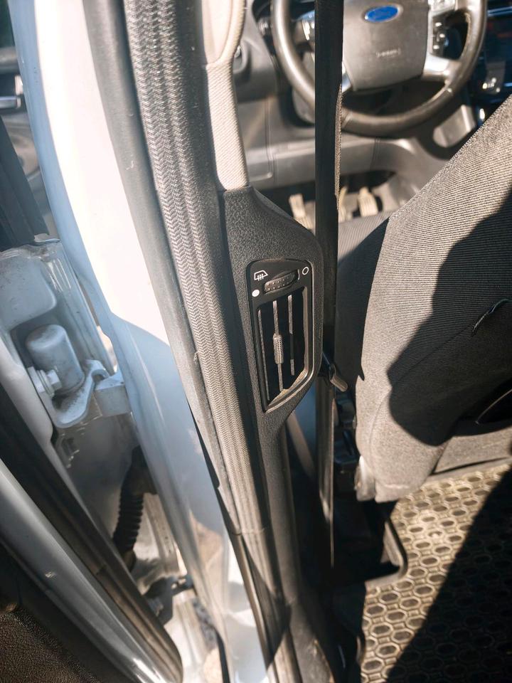 Ford S-Max 2011 — photo 5
