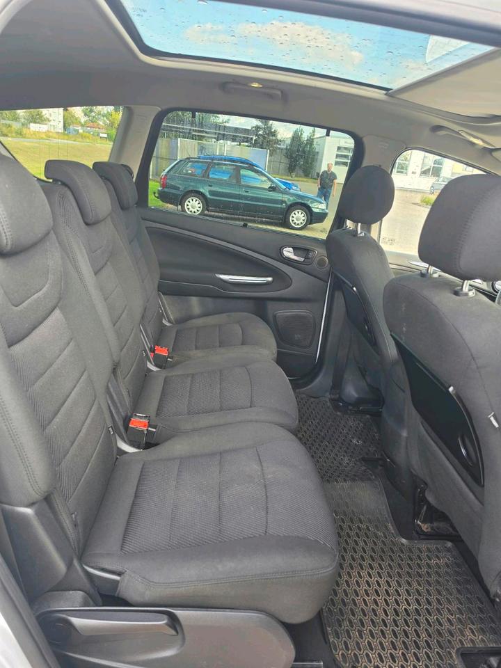 Ford S-Max 2011 — photo 9