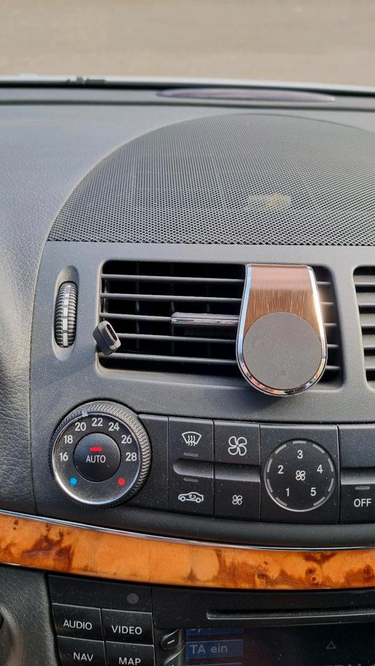 Mercedes Benz E 220 2005 — photo 11