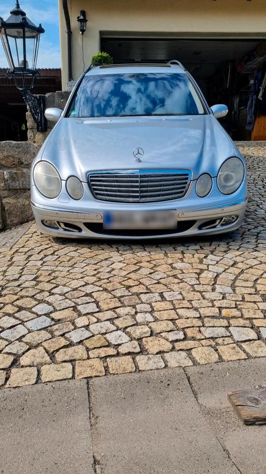 Mercedes Benz E 220 2005 — rear view
