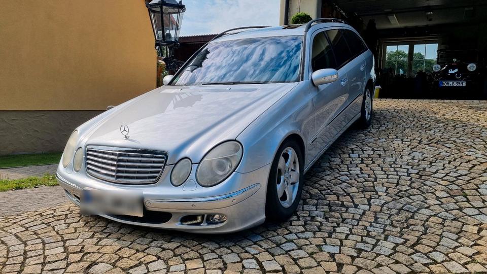 Mercedes Benz E 220 2005 — interior