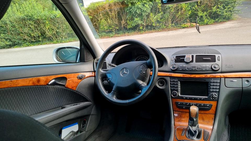 Mercedes Benz E 220 2005 — photo 9