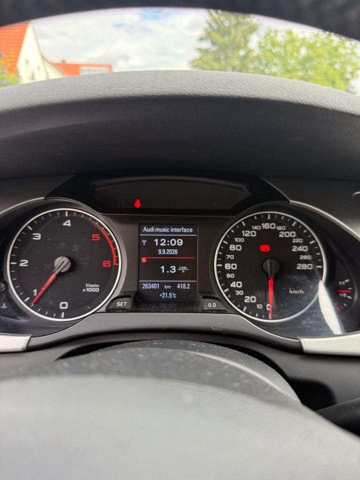 Audi A4 2011 — photo 12