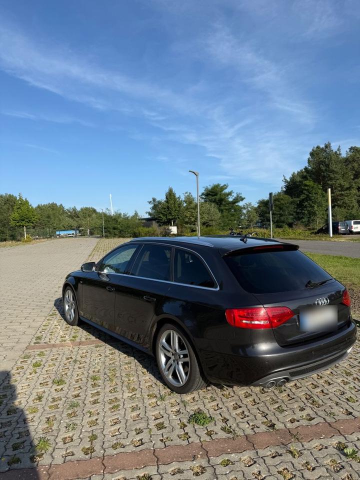 Audi A4 2011 — engine