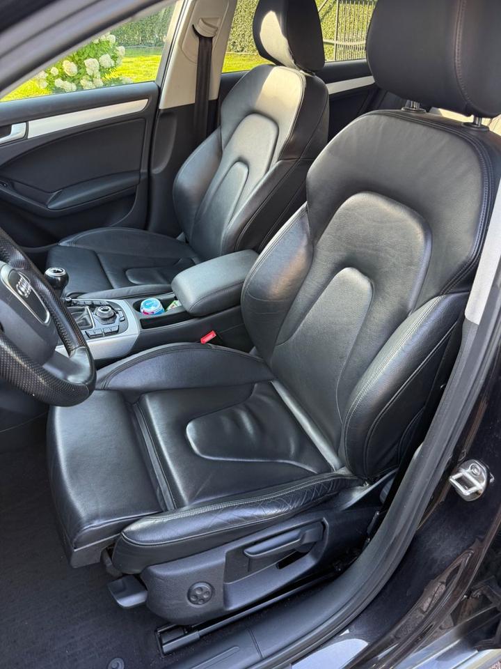 Audi A4 2011 — photo 9