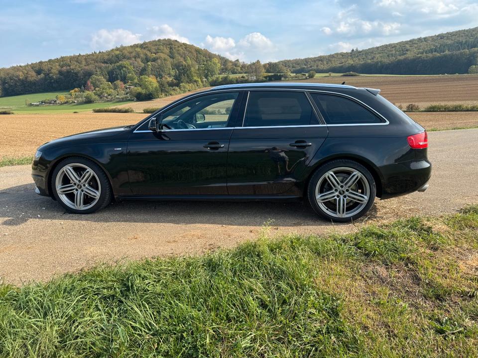 Audi A4 2011 — салон