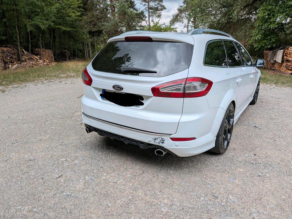 Ford Mondeo 2011 — вигляд ззаду