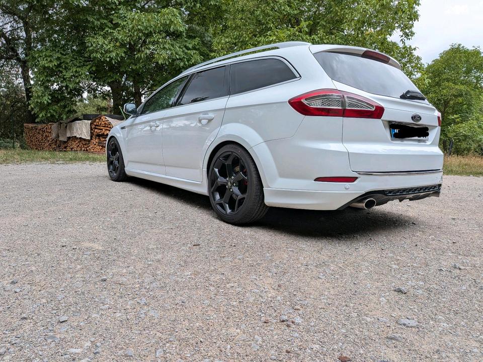 Ford Mondeo 2011 — салон