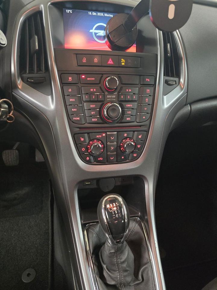 Opel Astra 2015 — photo 10