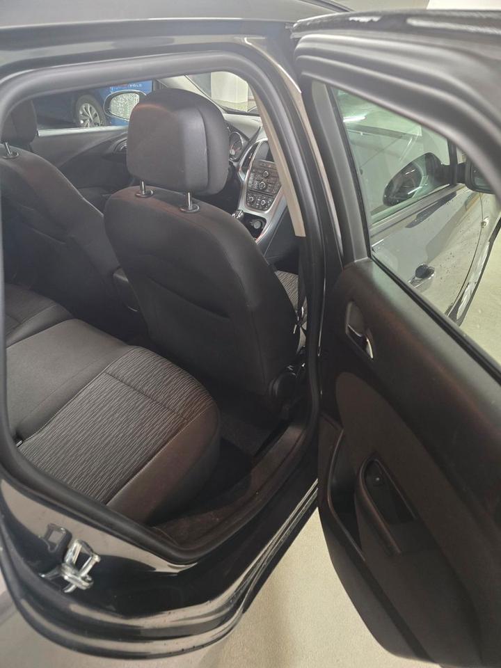Opel Astra 2015 — photo 12