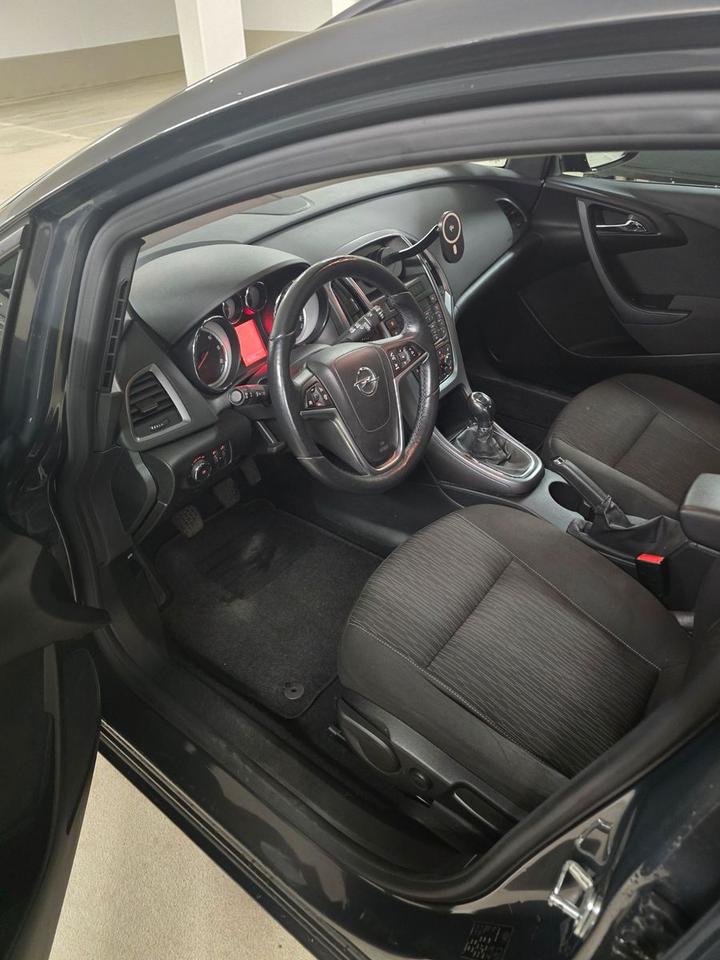 Opel Astra 2015 — photo 15