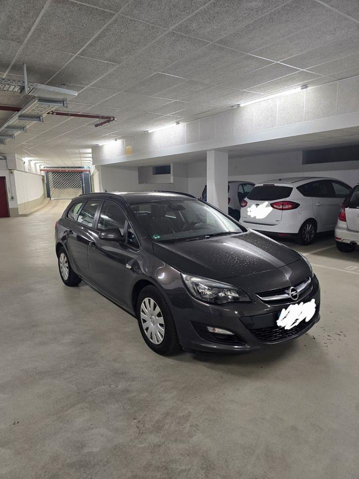 Opel Astra 2015 — interior