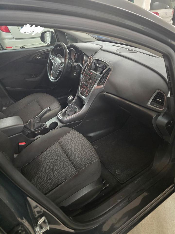 Opel Astra 2015 — photo 8