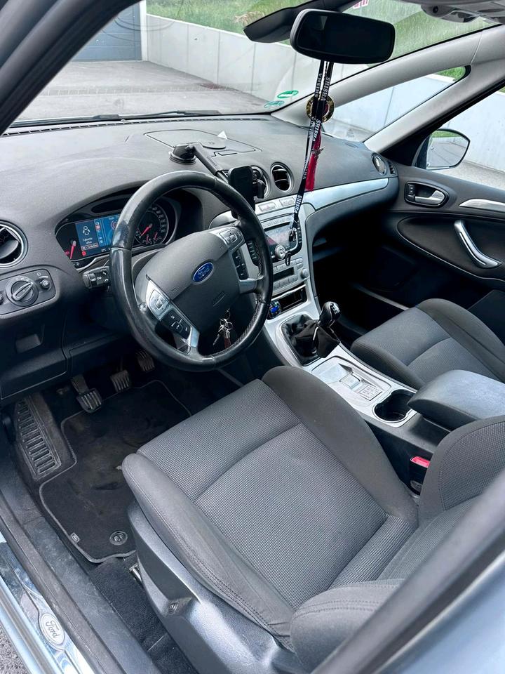 Ford S-Max 2009 — photo 11