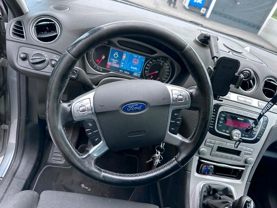 Ford S-Max 2009 — photo 13
