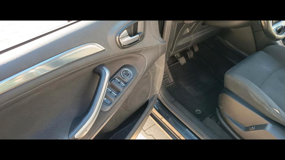 Ford S-Max 2009 — photo 14