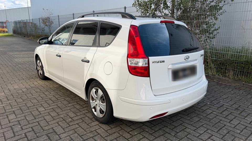 Hyundai i30 2012 — вигляд ззаду