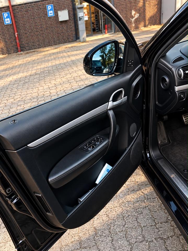 Porsche Cayenne 2004 — interior