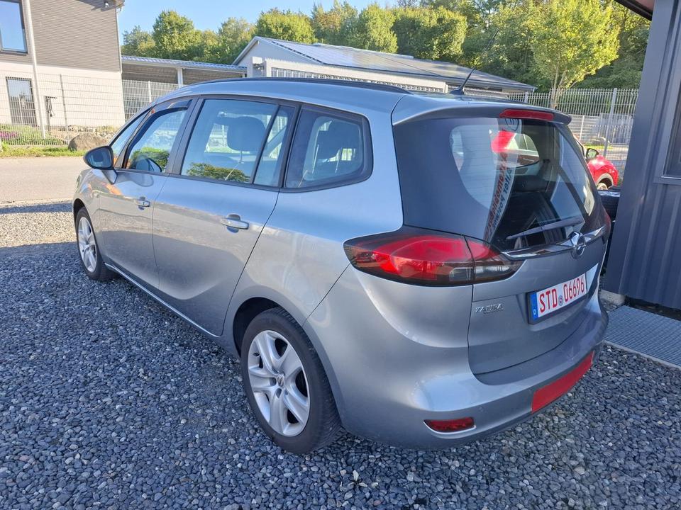 Opel Zafira 2012 — салон