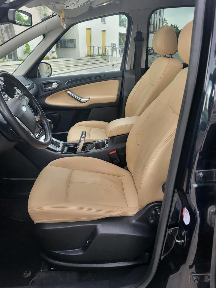 Ford S-Max 2011 — photo 11