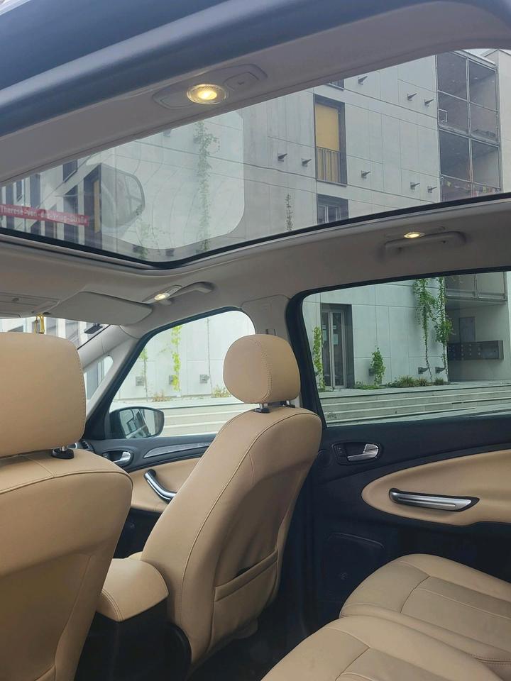 Ford S-Max 2011 — photo 12