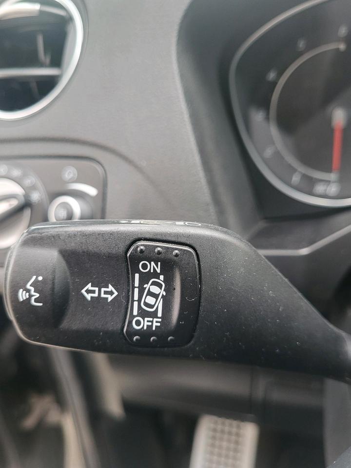 Ford S-Max 2011 — photo 13