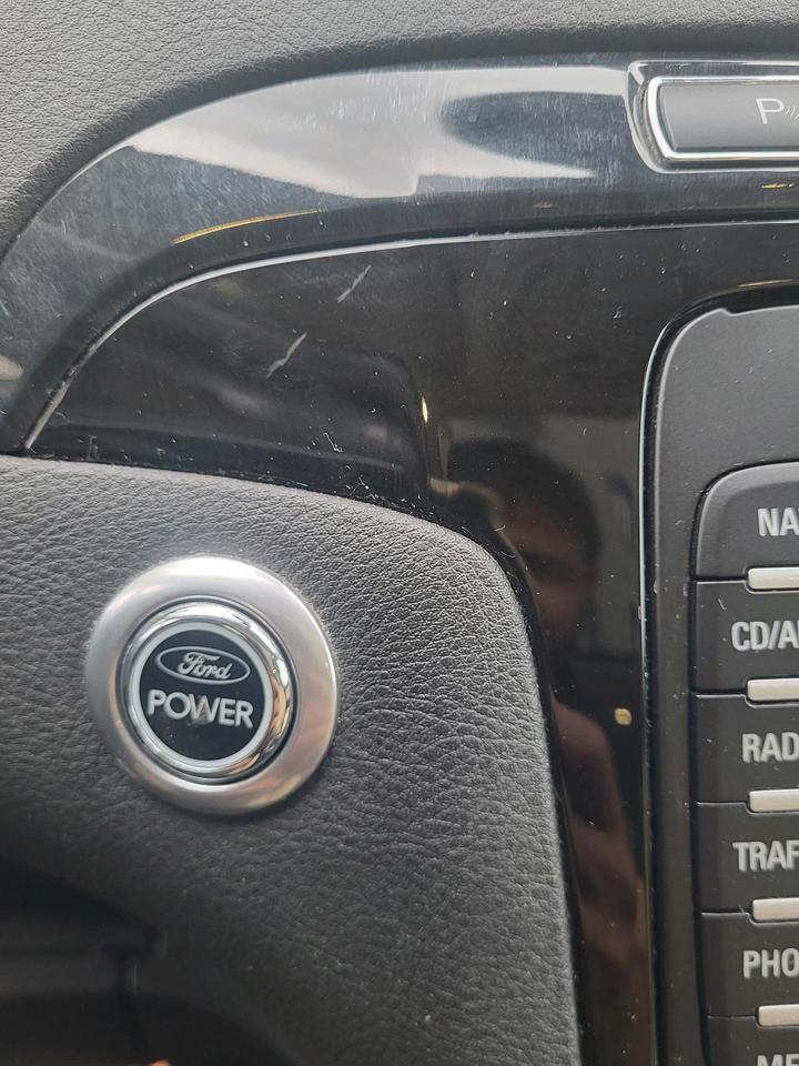 Ford S-Max 2011 — photo 14