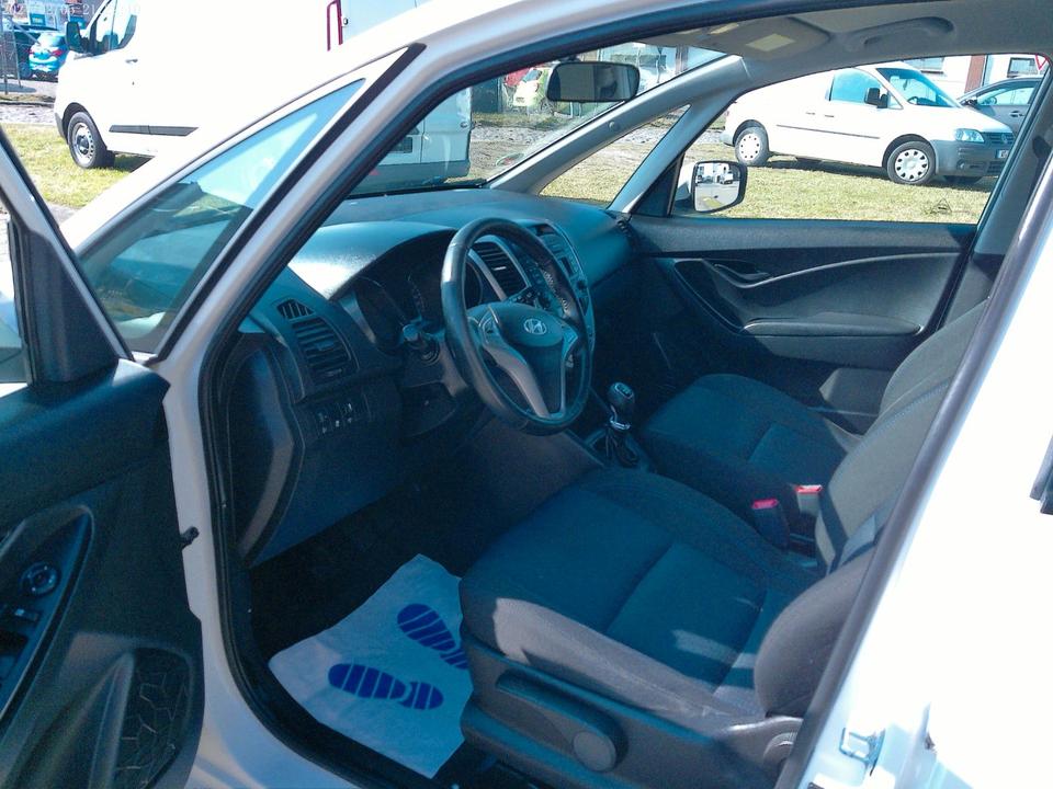 Hyundai ix20 2013 — photo 11