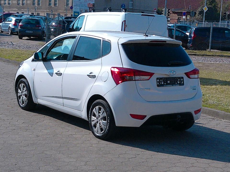 Hyundai ix20 2013 — photo 8