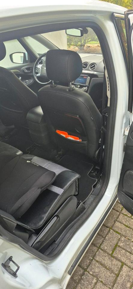 Ford S-Max 2010 — photo 13