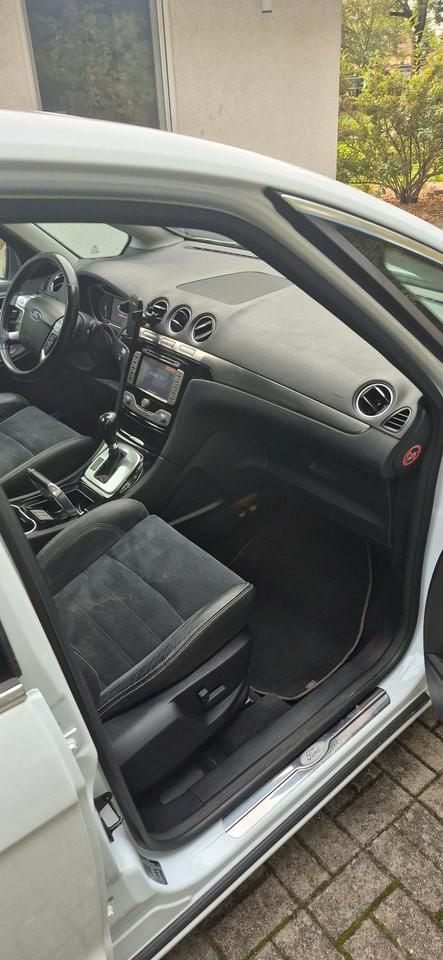 Ford S-Max 2010 — photo 14