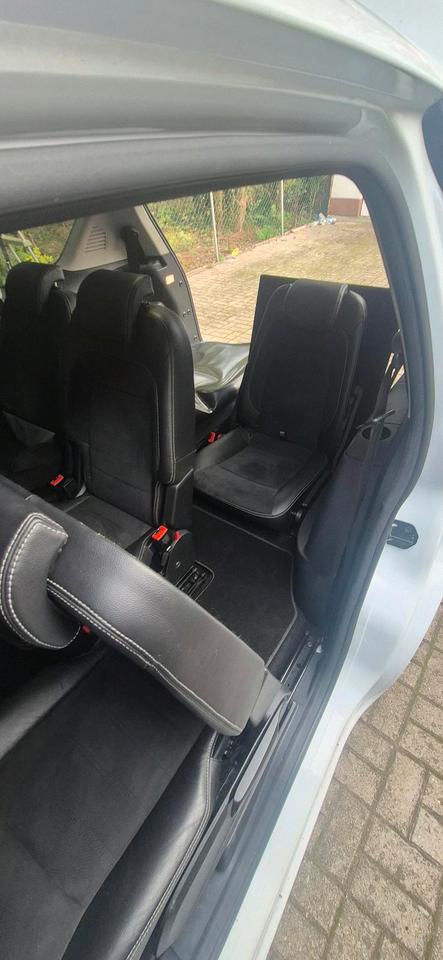 Ford S-Max 2010 — photo 8