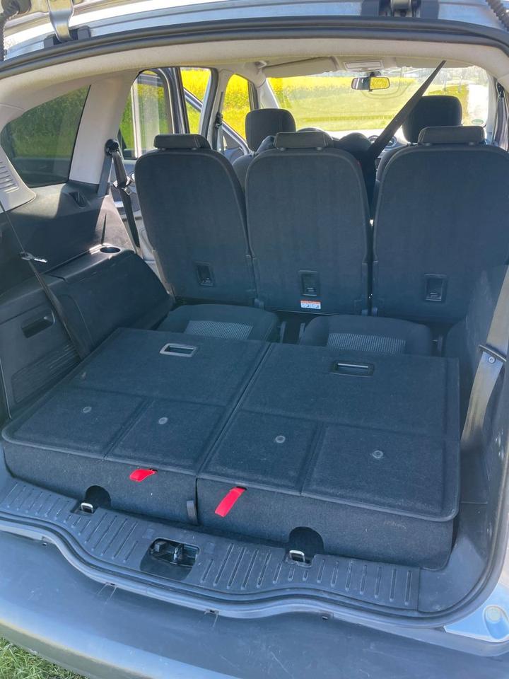 Ford S-Max 2011 — photo 8