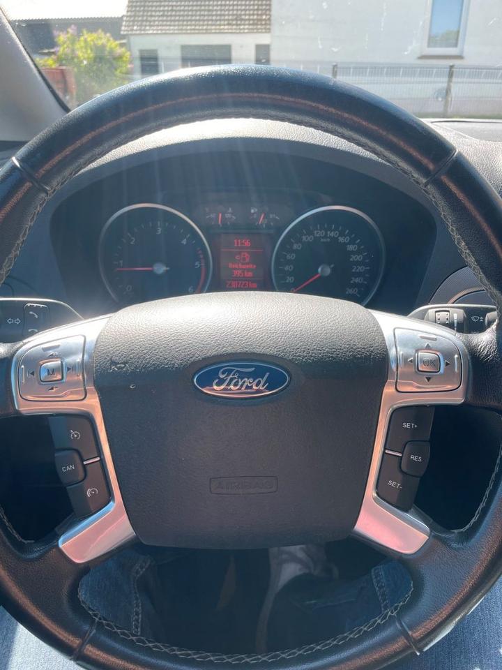 Ford S-Max 2011 — photo 9