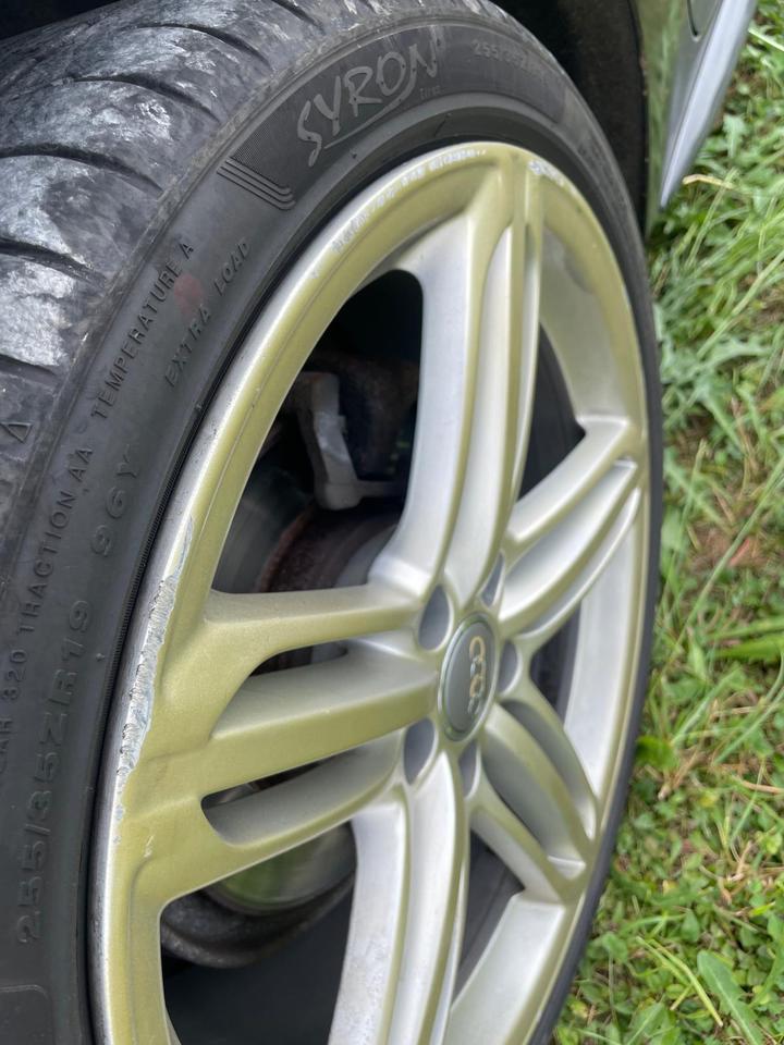 Audi A4 2011 — photo 18