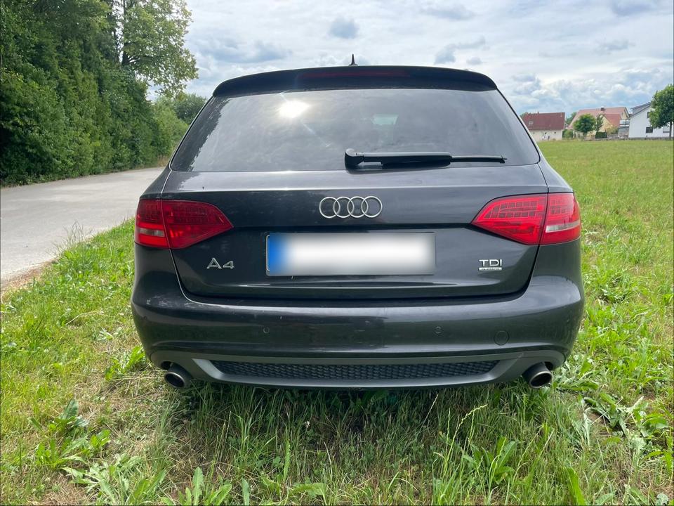 Audi A4 2011 — engine