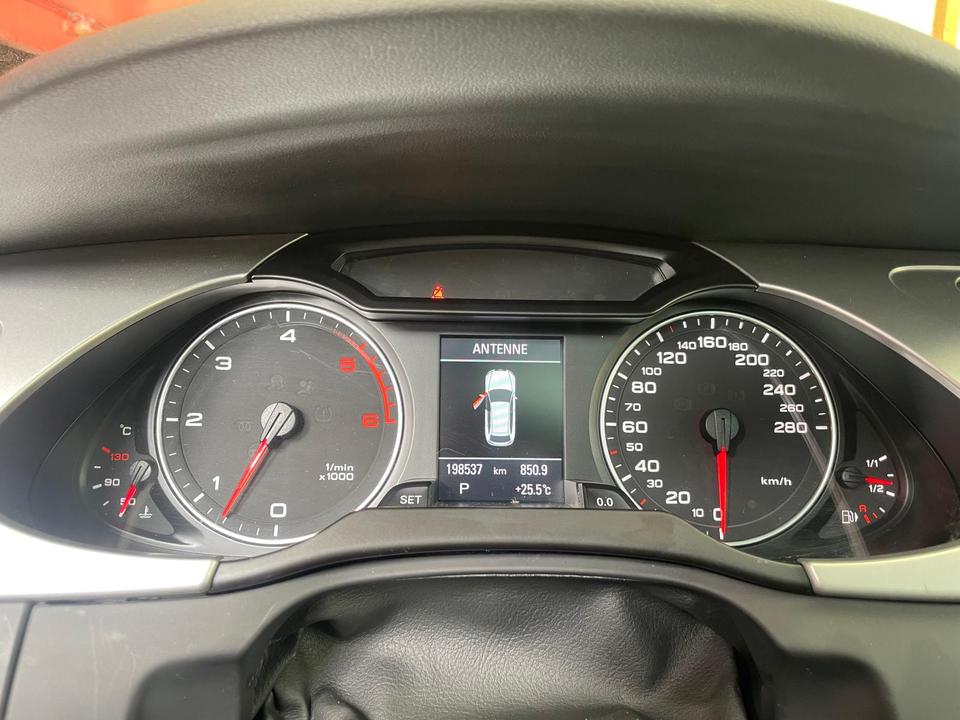 Audi A4 2011 — photo 8