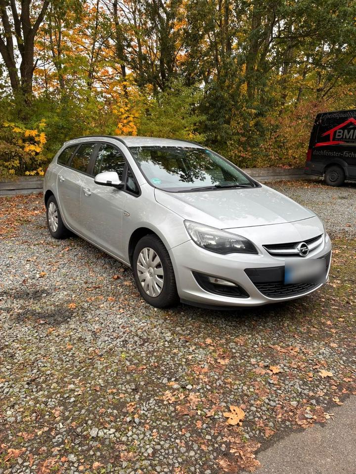 Opel Astra 2014 — interior