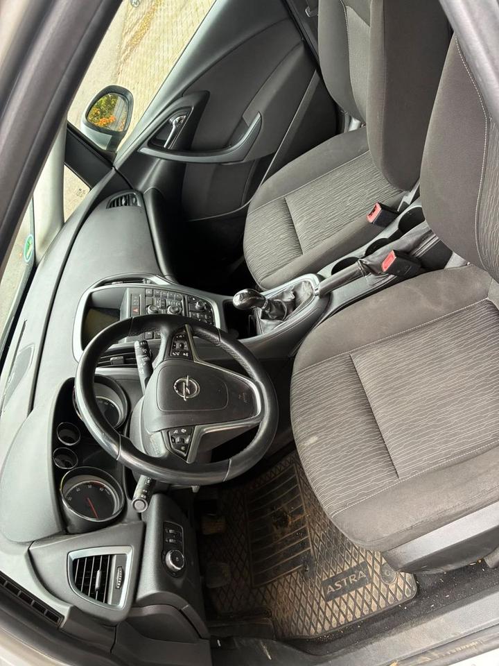 Opel Astra 2014 — photo 7